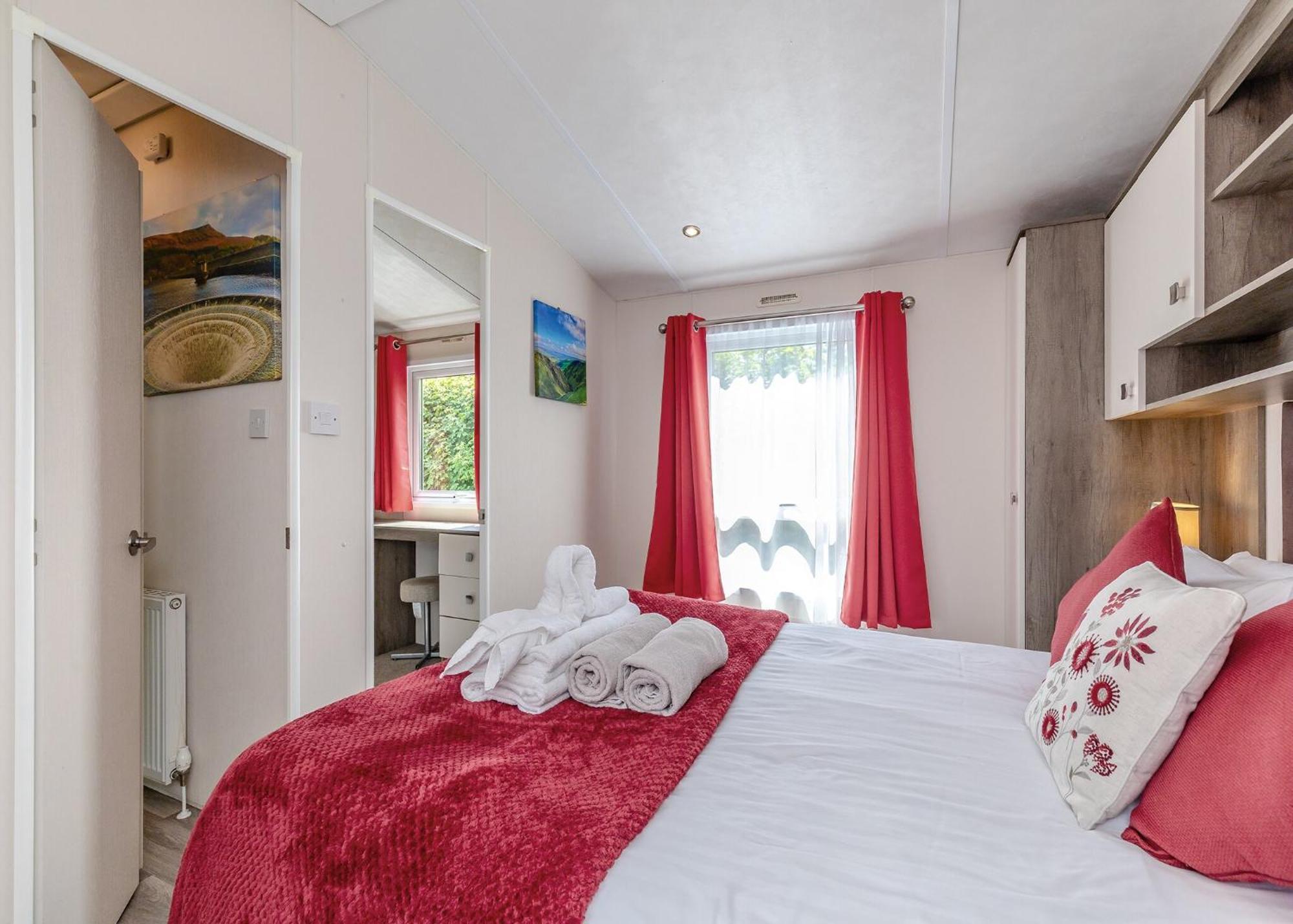 Longnor Wood Holiday Park Buitenkant foto