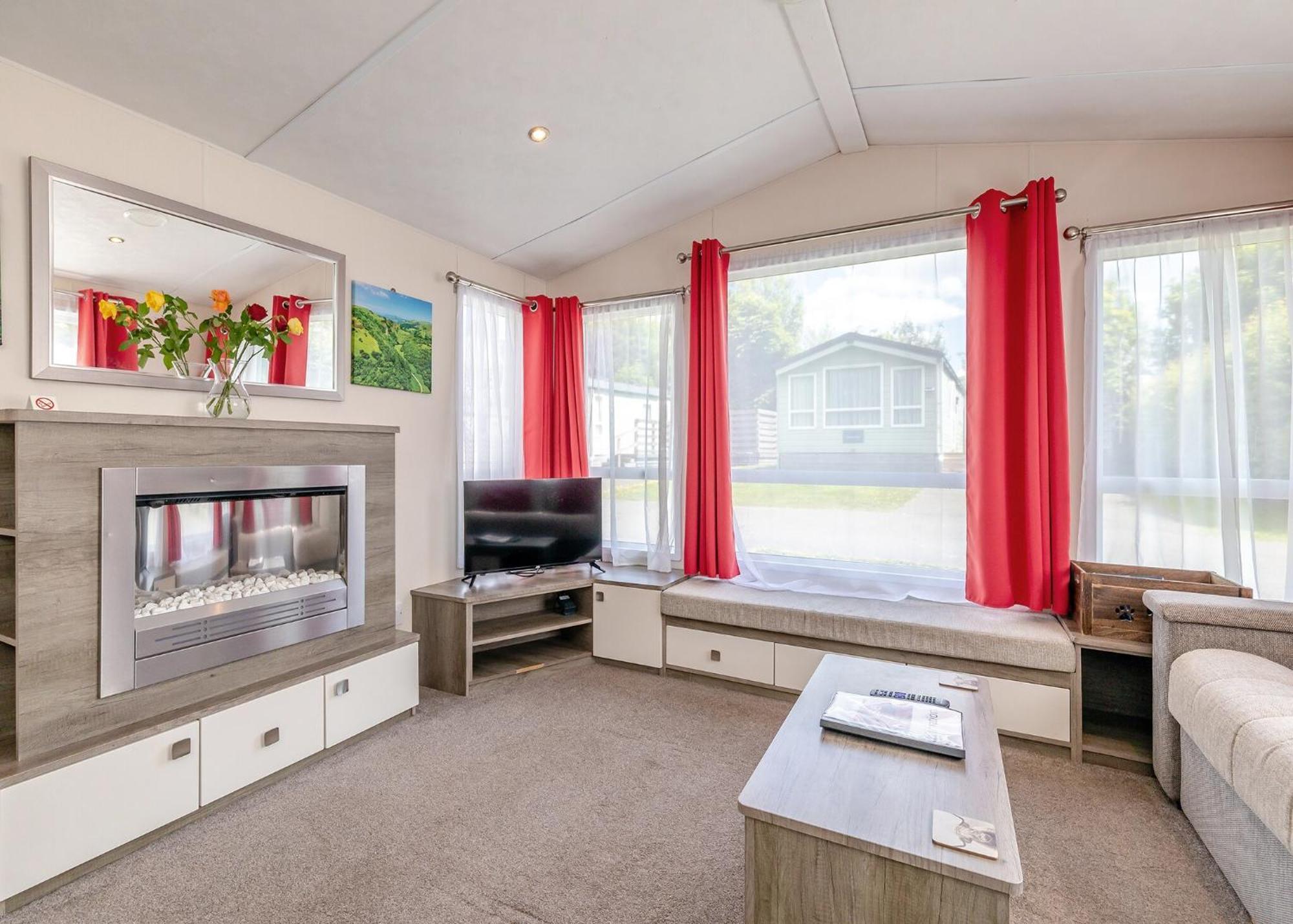 Longnor Wood Holiday Park Buitenkant foto