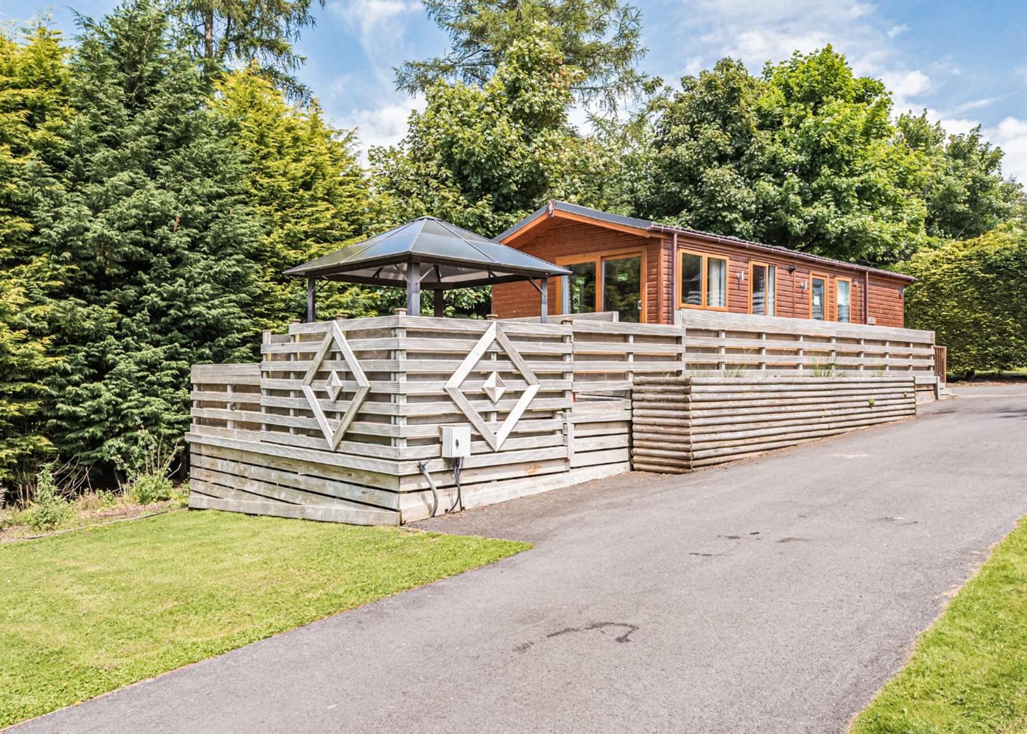 Longnor Wood Holiday Park Buitenkant foto