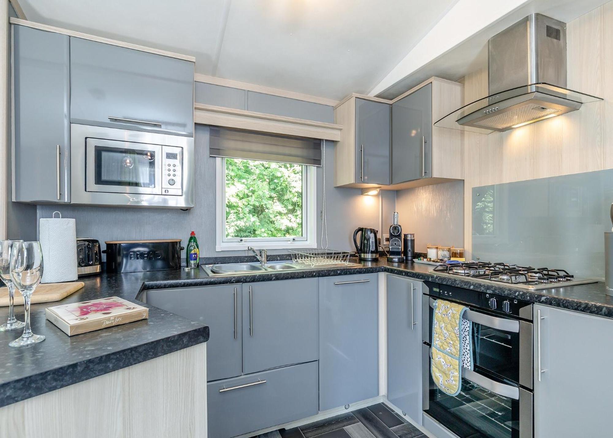 Longnor Wood Holiday Park Buitenkant foto