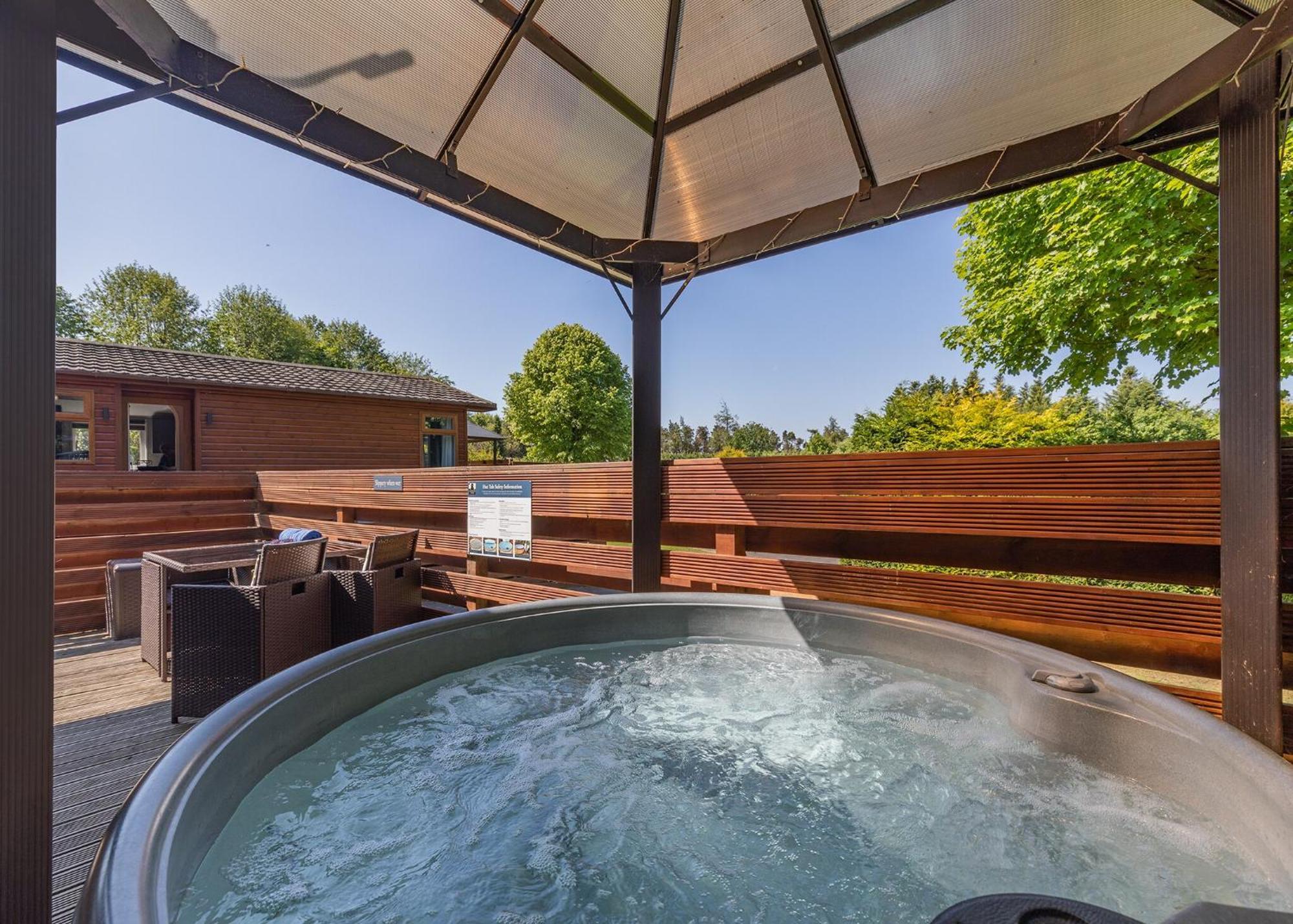 Longnor Wood Holiday Park Buitenkant foto